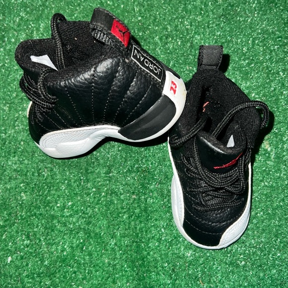 Jordan Playoff 12s size 4C - Picture 3 of 3